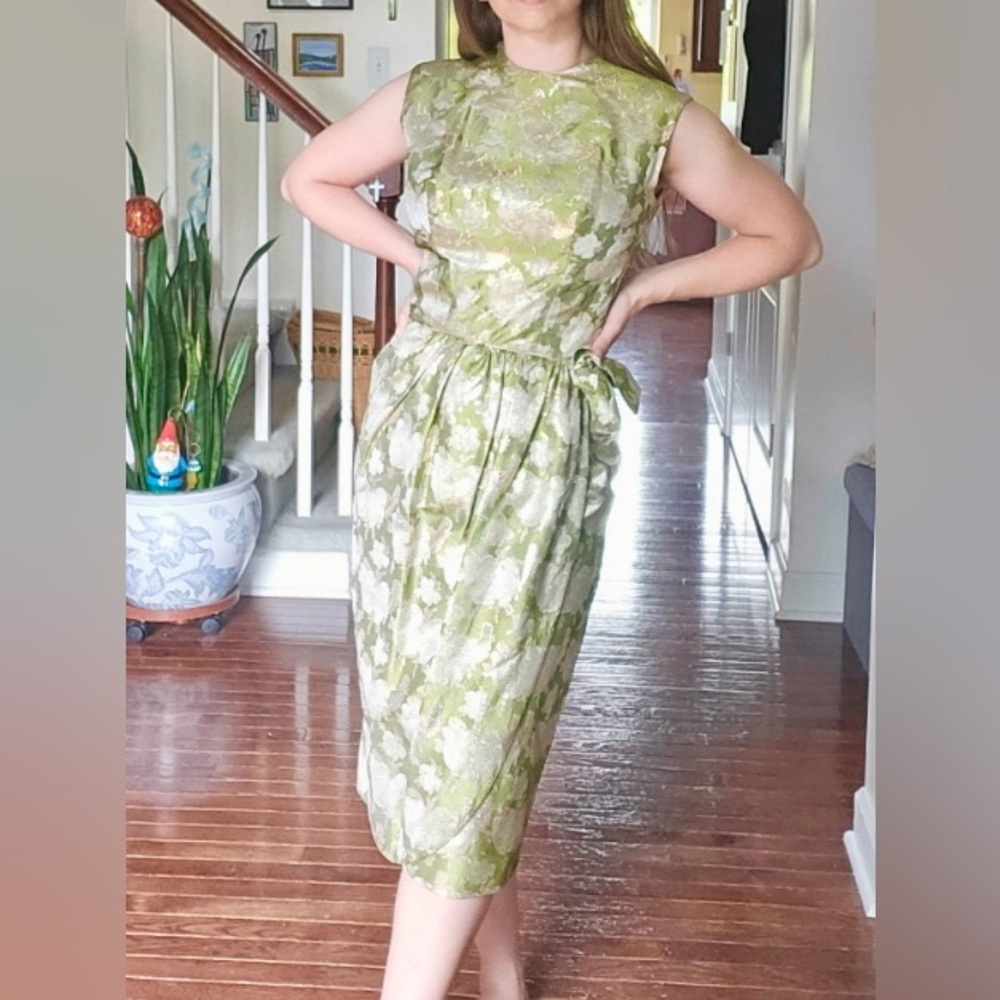 Rare vintage 1950s Green Floral Midi Dress